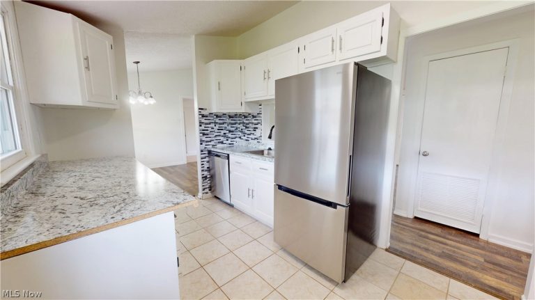 1381 Harris HWY, Parkersburg, WV - Photo 6