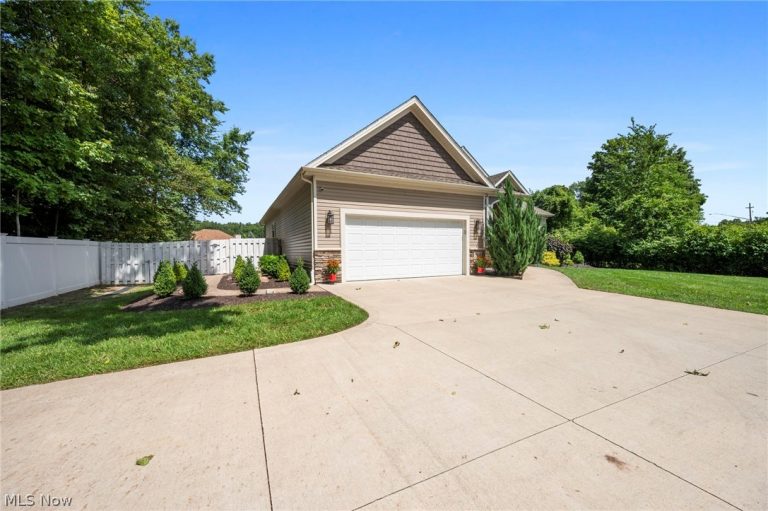 9475 Johnnycake Ridge Road, Mentor, OH - Photo 2