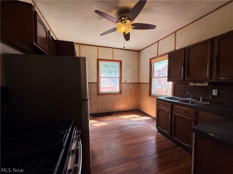 1868 34th Street, Lorain, OH - Photo 6