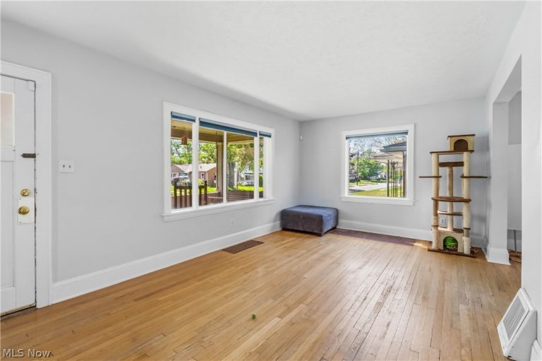 330 Hawkins Avenue, Akron, OH - Photo 8
