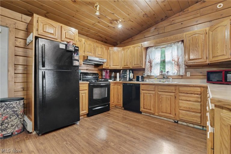 6092 Warren Road, Cortland, OH - Photo 8