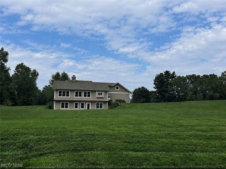 2976 Greenleaf Road, Akron, OH - Photo 2