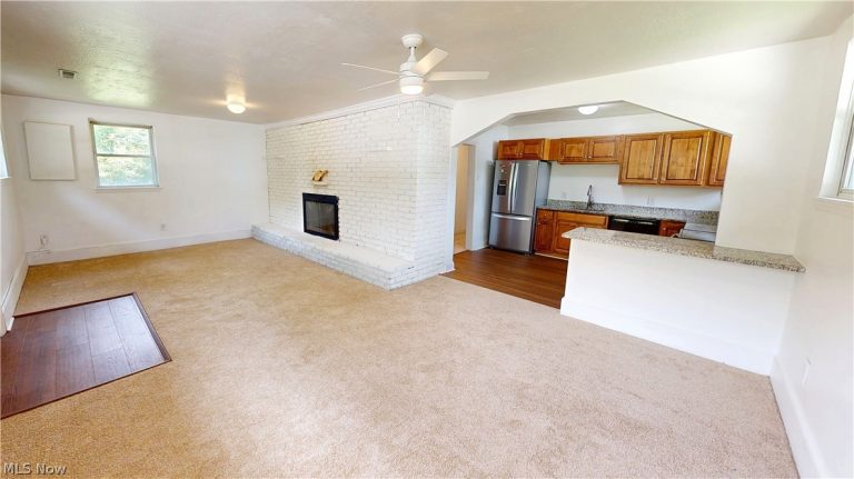 16702 Findlay Street, Chagrin Falls, OH - Photo 6