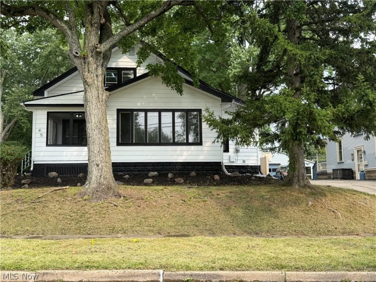 45 Summit Avenue, Niles, OH - Photo 2