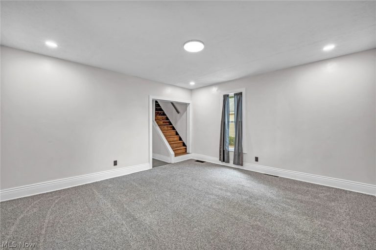 54 Brown Street, Barberton, OH - Photo 4