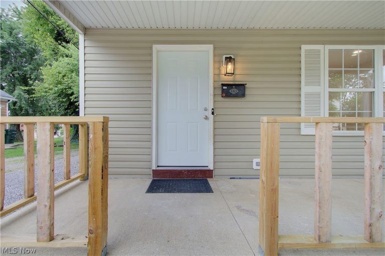 330 Liberty Avenue, Alliance, OH - Photo 5