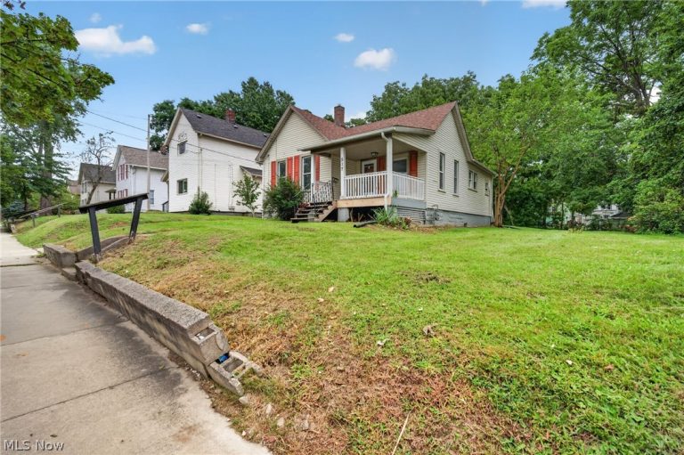 517 Brown Street, Akron, OH - Photo 2