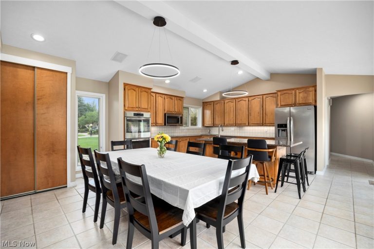 33008 Woodhaven Circle, North Ridgeville, OH - Photo 4