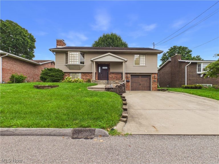 3206 Charles Drive, Vienna, WV - Photo 3