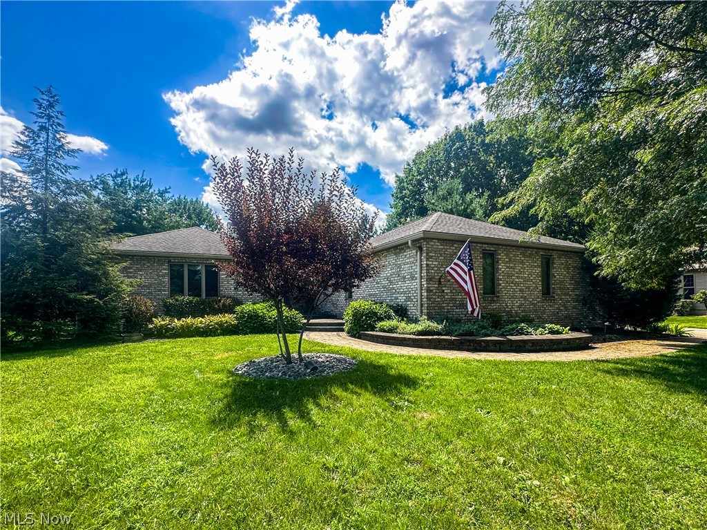 11 Mohawk Drive, Girard, OH