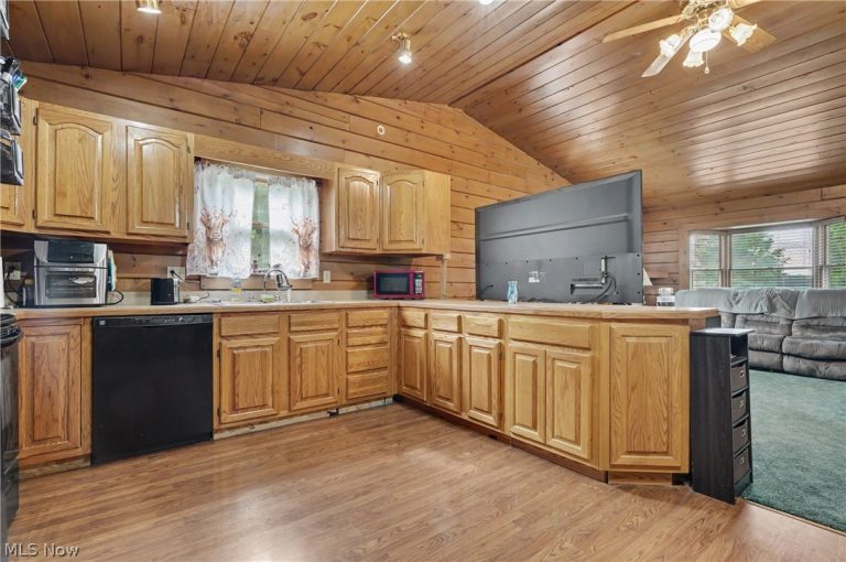 6092 Warren Road, Cortland, OH - Photo 6