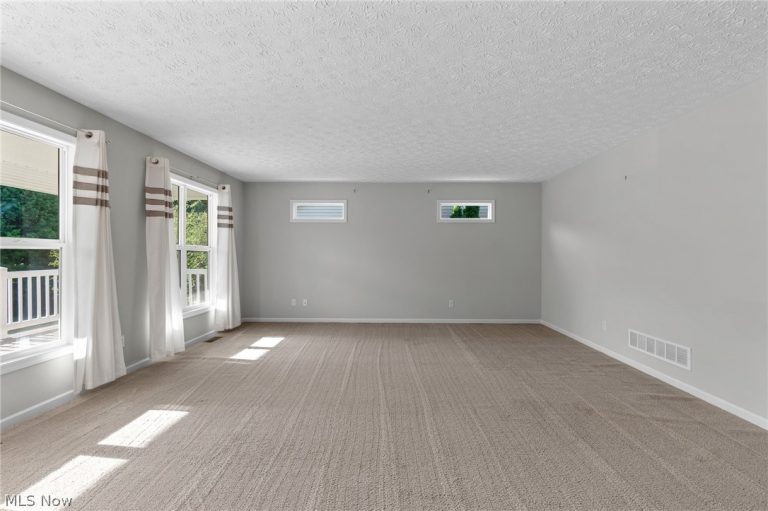 995 Flanders Drive, Wadsworth, OH - Photo 6