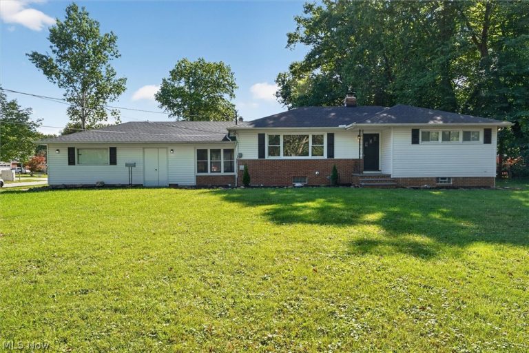 4223 Canterbury Road, North Olmsted, OH, 44070