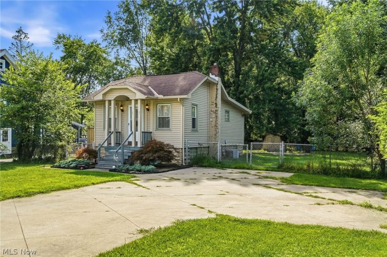 2350 Columbia Road, Westlake, OH - Photo 3