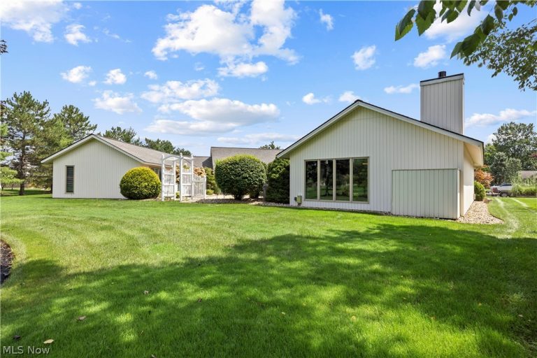 33008 Woodhaven Circle, North Ridgeville, OH - Photo 3