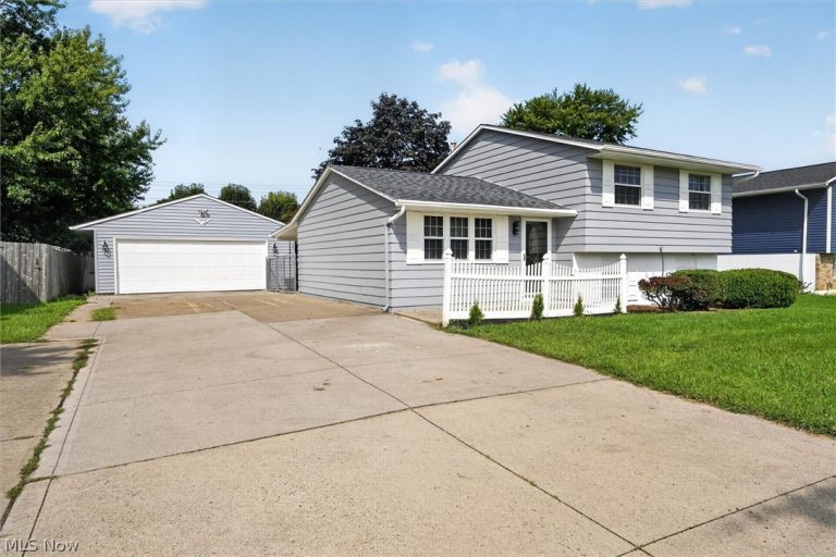 4036 Leavitt Road, Lorain, OH - Photo 2