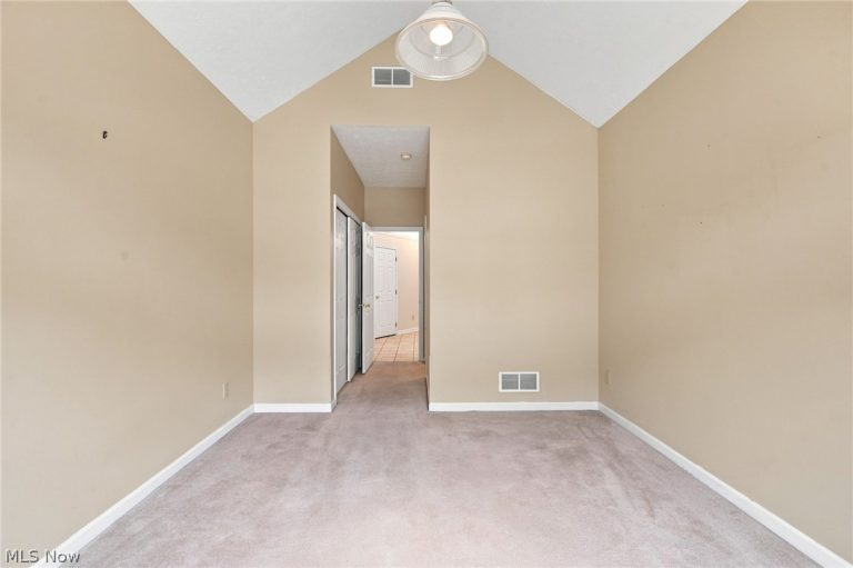 6797 Rolling Meadow Drive, Cleveland, OH - Photo 4