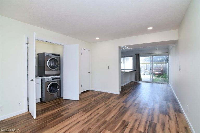 5700 York Drive, Lyndhurst, OH - Photo 8