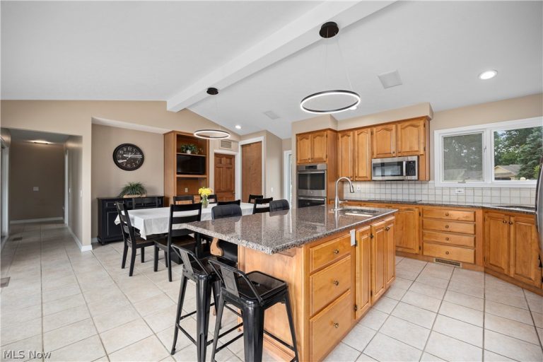 33008 Woodhaven Circle, North Ridgeville, OH - Photo 5
