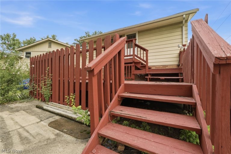 744 Edwards Drive, Berea, OH - Photo 8