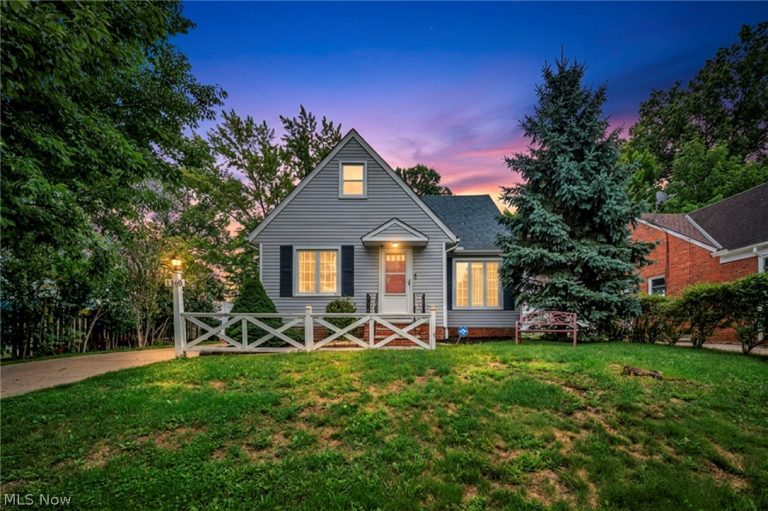1369 Cranover Road, Lyndhurst, OH - Photo 2