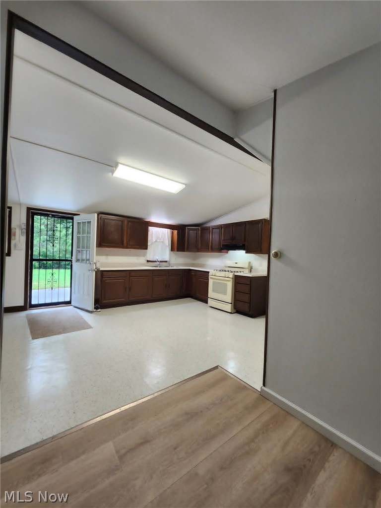 536 Oak Circle, Warren, OH - Photo 5