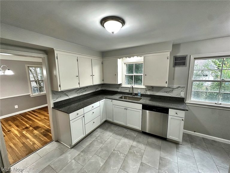 3674 Monticello Boulevard, Cleveland Heights, OH - Photo 3