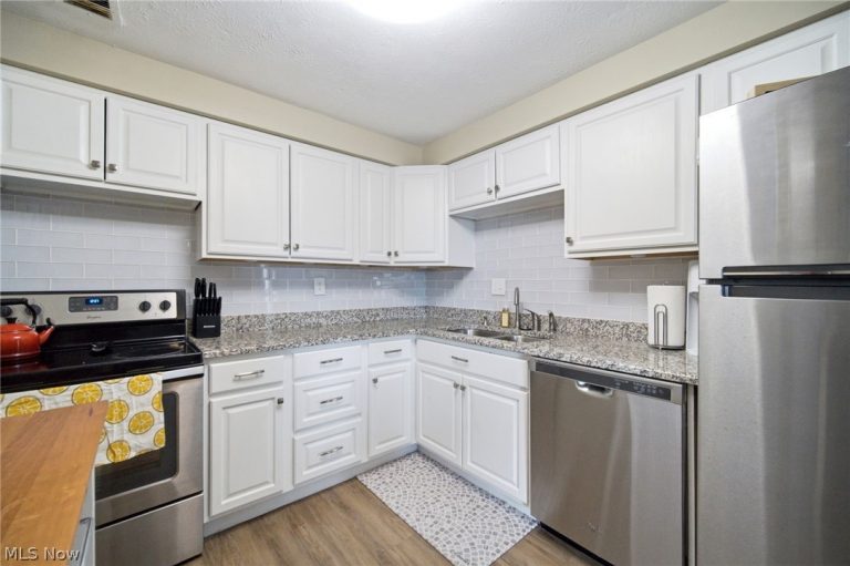 10301 Lake Avenue #521, Cleveland, OH - Photo 8