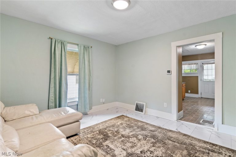 777 Montana Avenue, Akron, OH - Photo 8