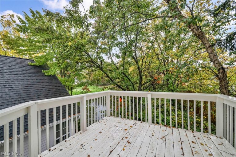 264 Vista Circle, North Olmsted, OH - Photo 8