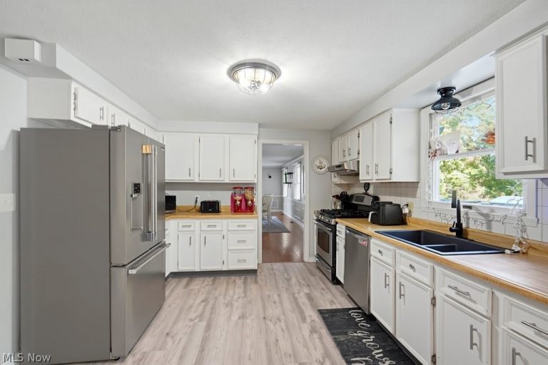 1047 Berkshire Drive, Macedonia, OH - Photo 8