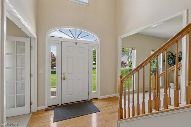 16264 Selby Circle, Strongsville, OH - Photo 3