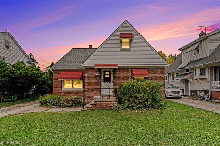 17829 Dillewood Road, Cleveland, OH - Photo 2