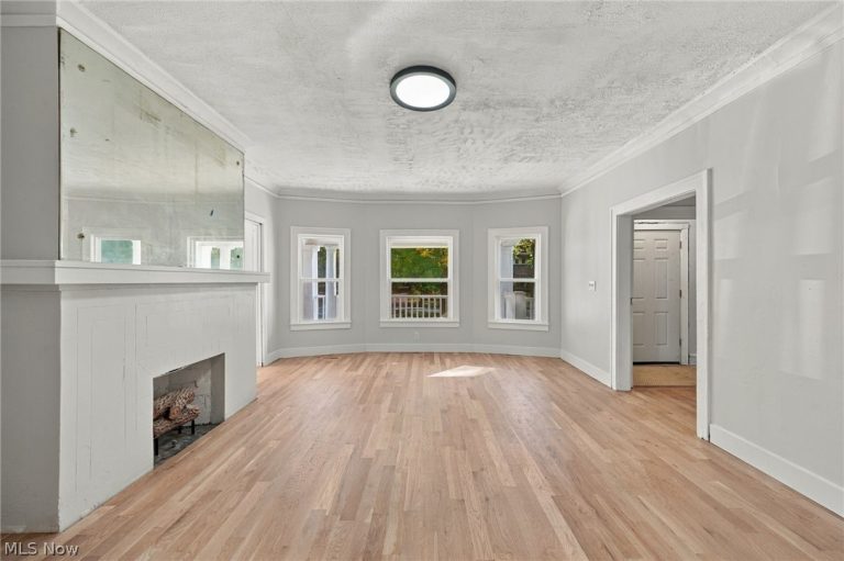 3379 Euclid Heights Boulevard #A, Cleveland Heights, OH - Photo 4