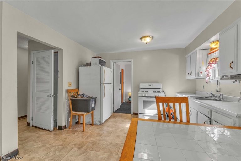 2364 Mogadore Road, Akron, OH - Photo 8