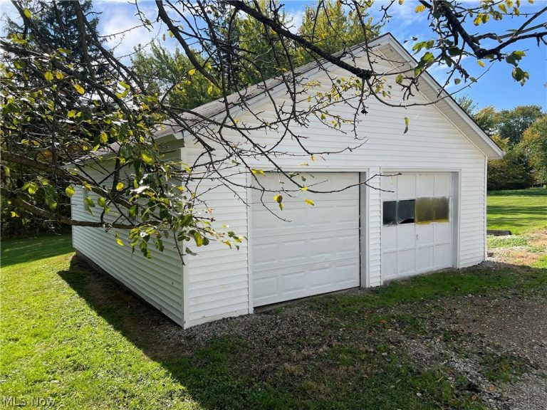 8984 Webster Road, Strongsville, OH - Photo 4