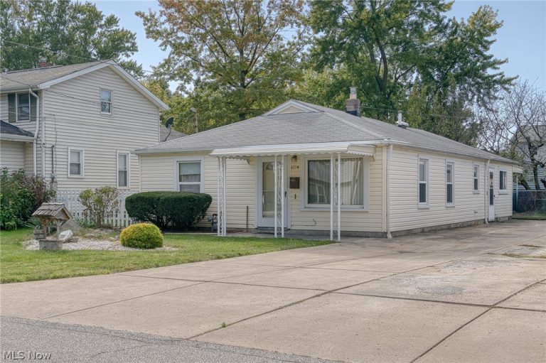 1294 351st Street, Eastlake, OH - Photo 2