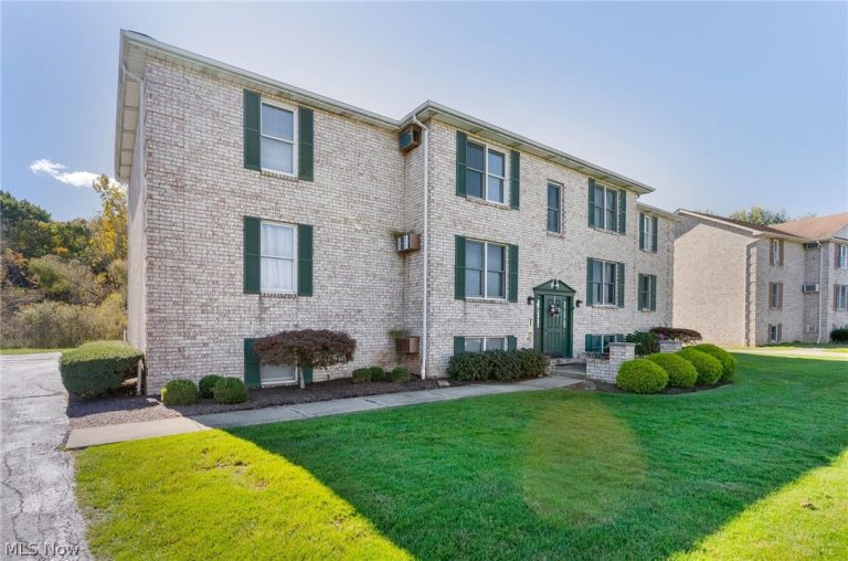 912 Pearson Circle #4, Youngstown, OH - Photo 3