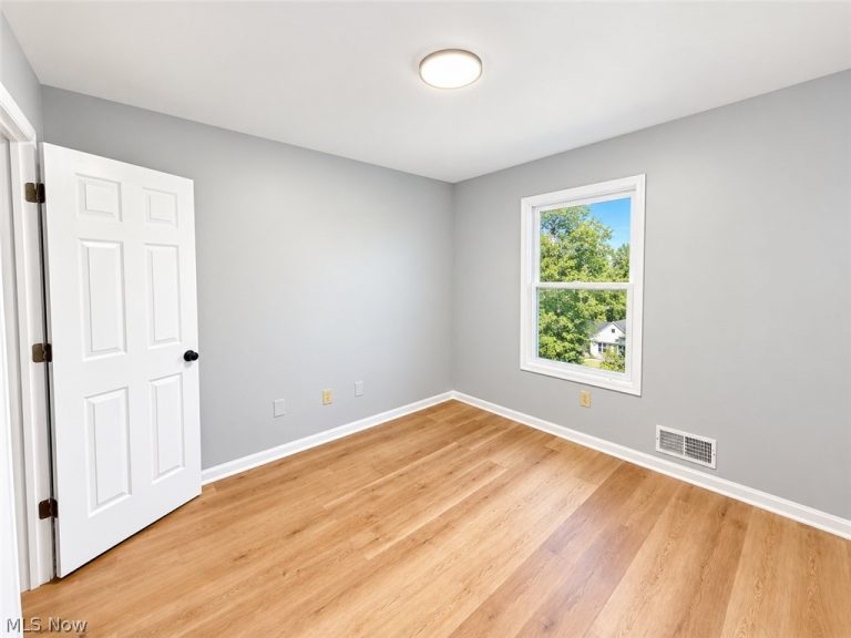 151 Oakview Avenue, Struthers, OH - Photo 2