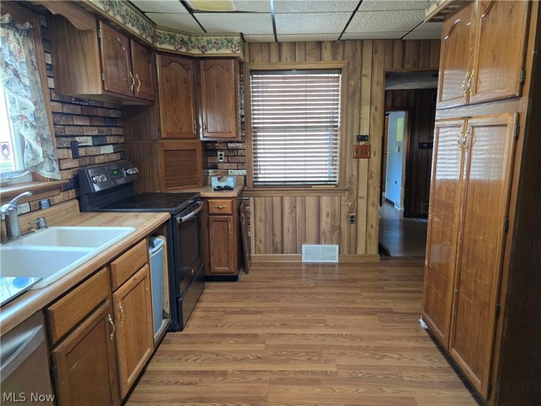 1472 Northeast Avenue, Tallmadge, OH - Photo 6