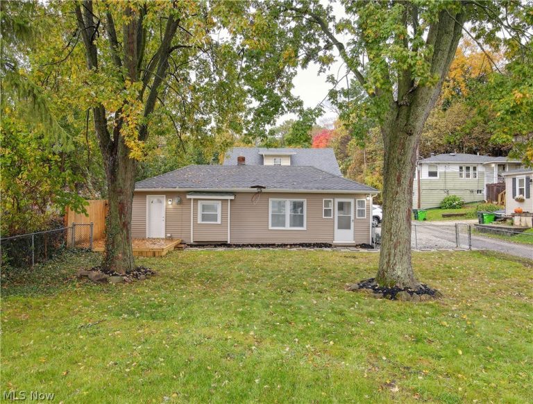 2605 Short Street, Lakemore, OH - Photo 2