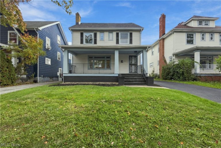 2119 Hampstead Road, Cleveland Heights, OH - Photo 2
