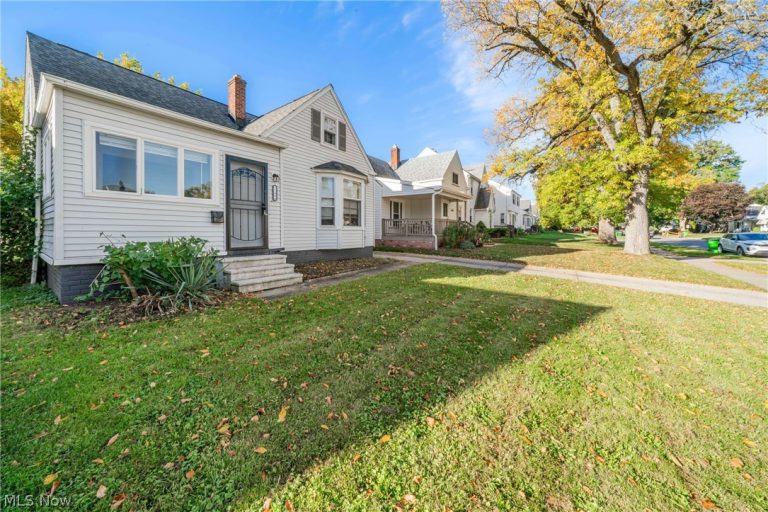 12404 Oak Park Boulevard, Garfield Heights, OH - Photo 3