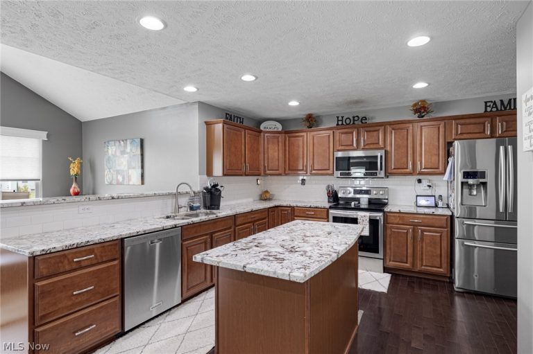 3228 Burnham Drive, Brunswick, OH - Photo 8
