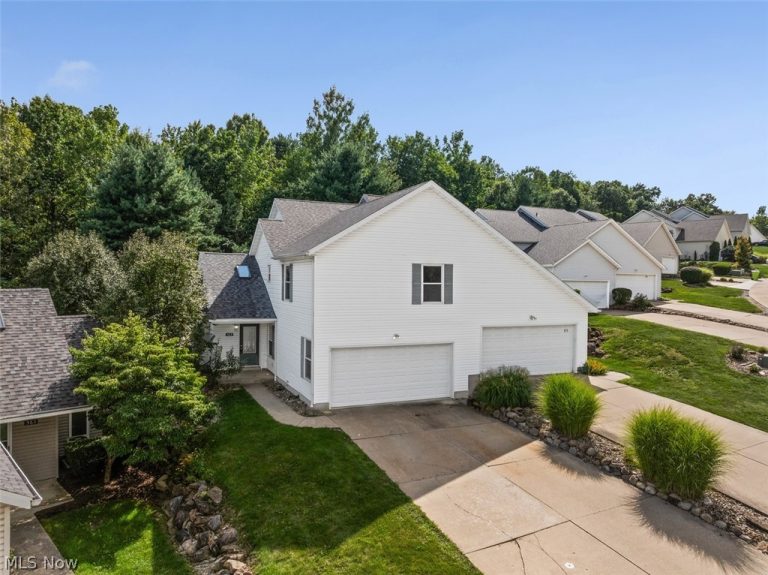 569 Hilltop Terrace, Tallmadge, OH - Photo 2