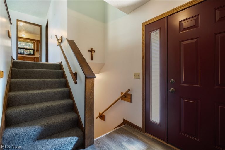 1301 Greenridge Drive, Massillon, OH - Photo 3