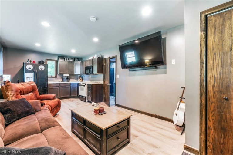 445 Park Avenue, Poland, OH - Photo 4