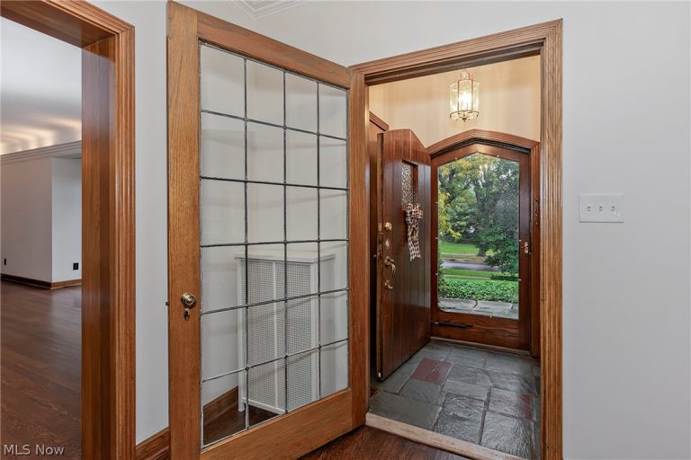 18420 Shelburne Road, Shaker Heights, OH - Photo 3