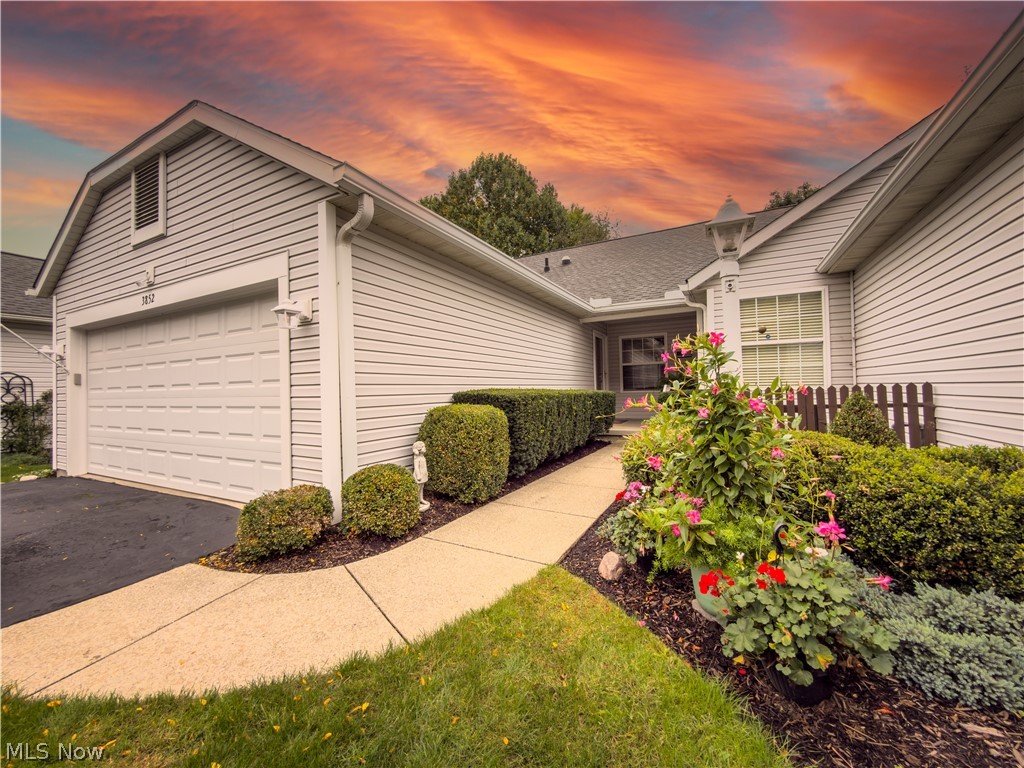 3852 Woodbury Oval #89, Stow, OH