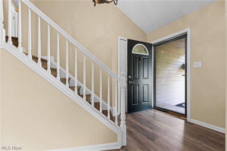 7879 Cresthill Drive, Seven Hills, OH - Photo 2